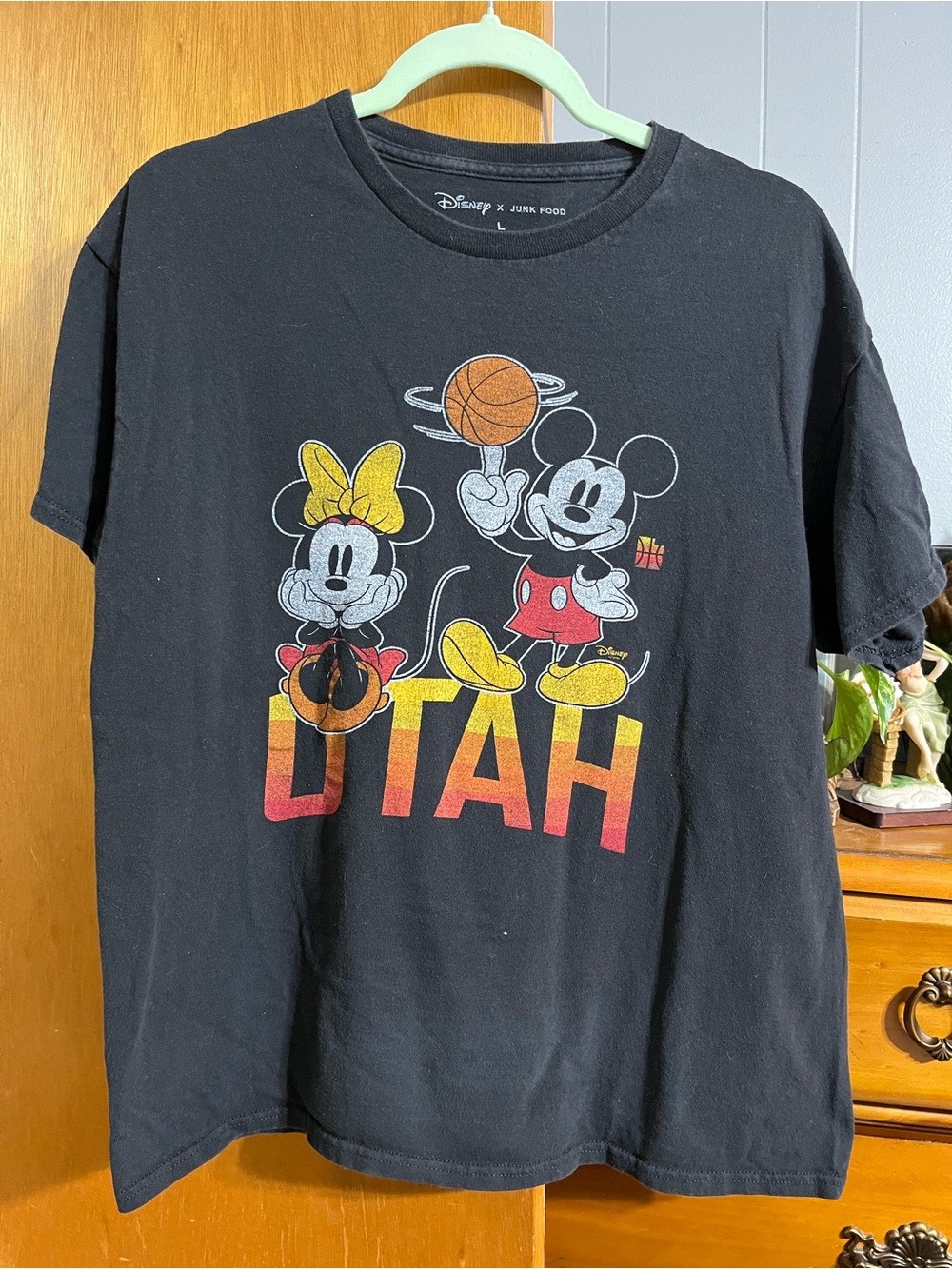 Disney Junkfood Mickey Mouse Minnie Utah Basketball Women’s Size Large Black Tee
